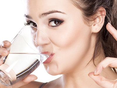 Woman-drinking-water